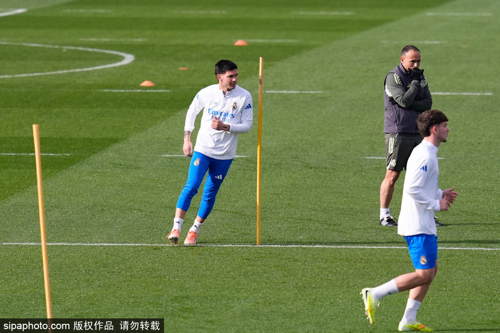 今晚体能课后；皇家马德里防线松动备战欧篮联；目标明确；团队化学反应显著(实况足球内马尔决胜高光)
